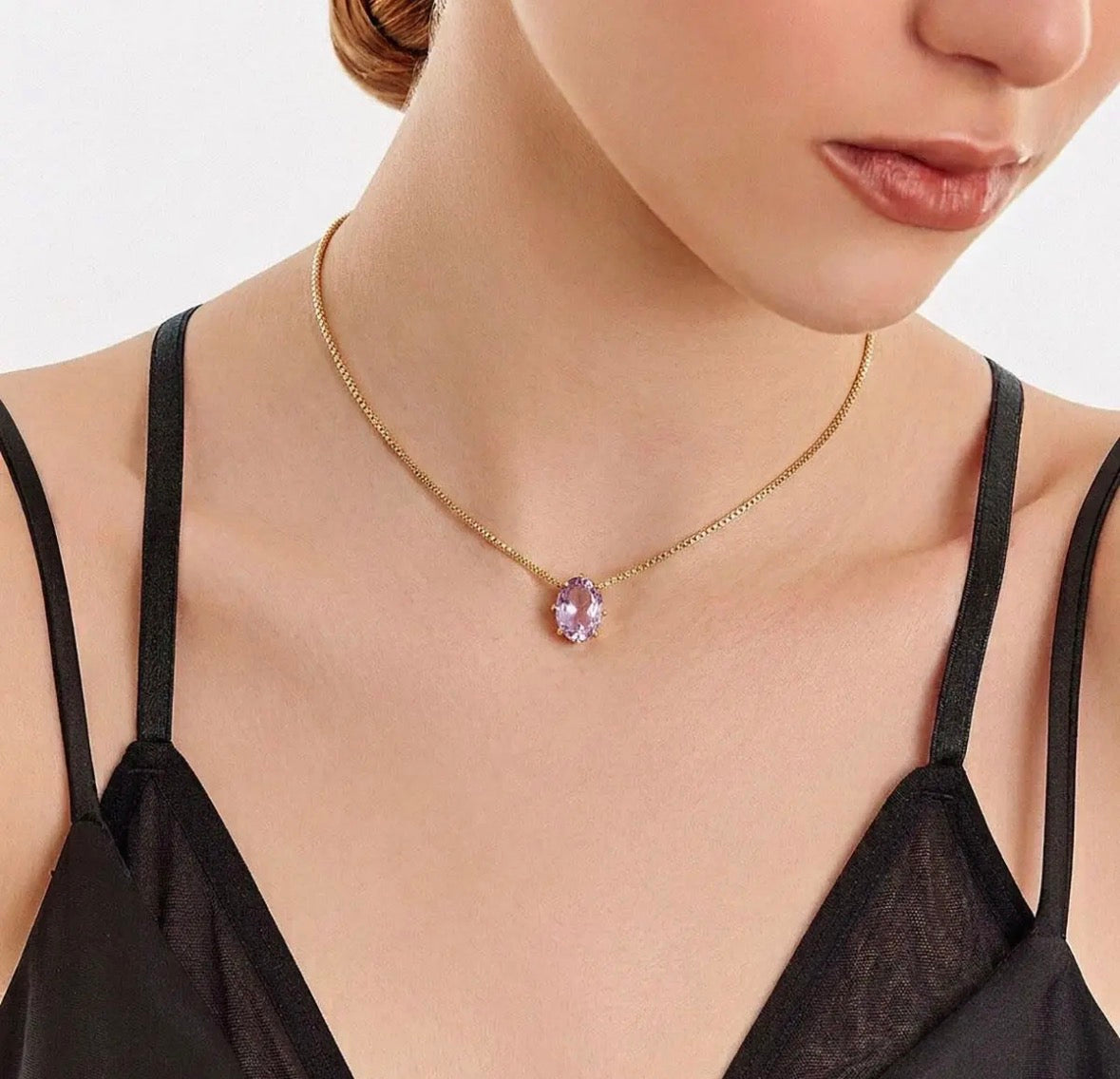 COLAR COM PINGENTE DE CRISTAL OVAL